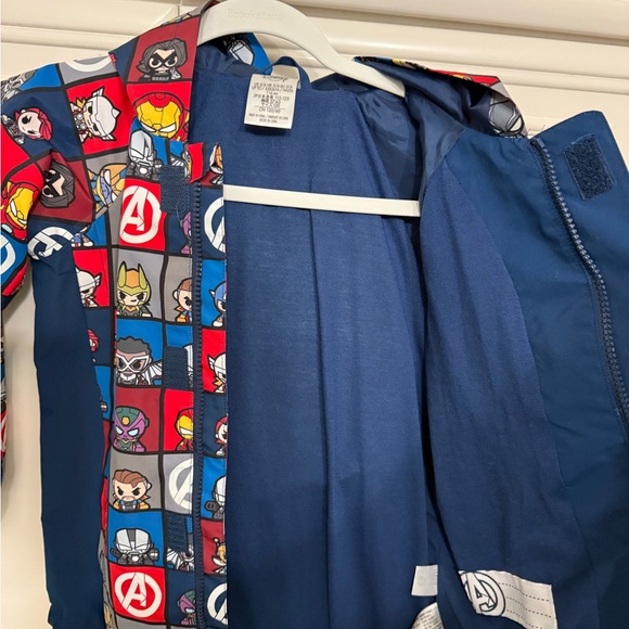 Youth Avengers rain jacket - Picture 2 of 6